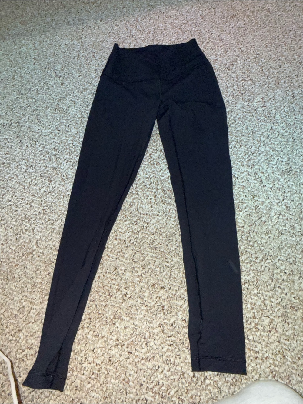 Lululemon Wunder Unders • Size 4 • Black